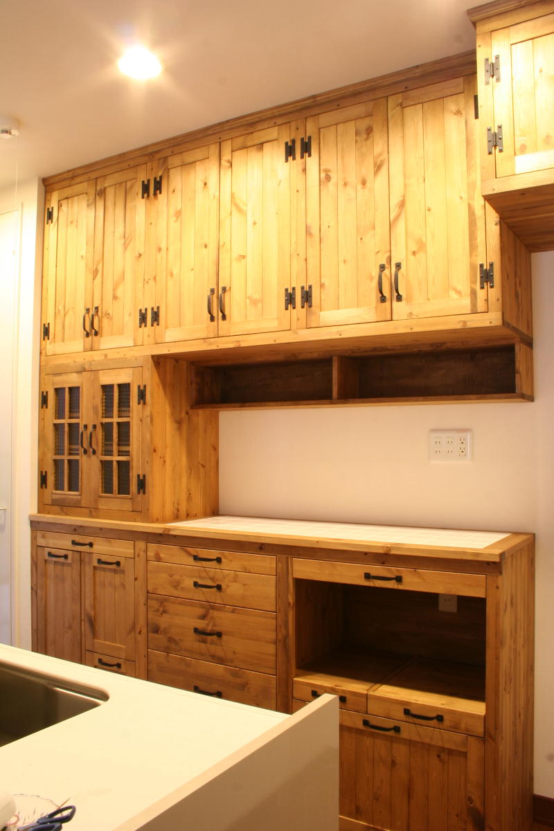 キッチン壁面収納（造り付け食器棚）